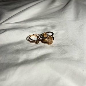 2 kendra scott rings